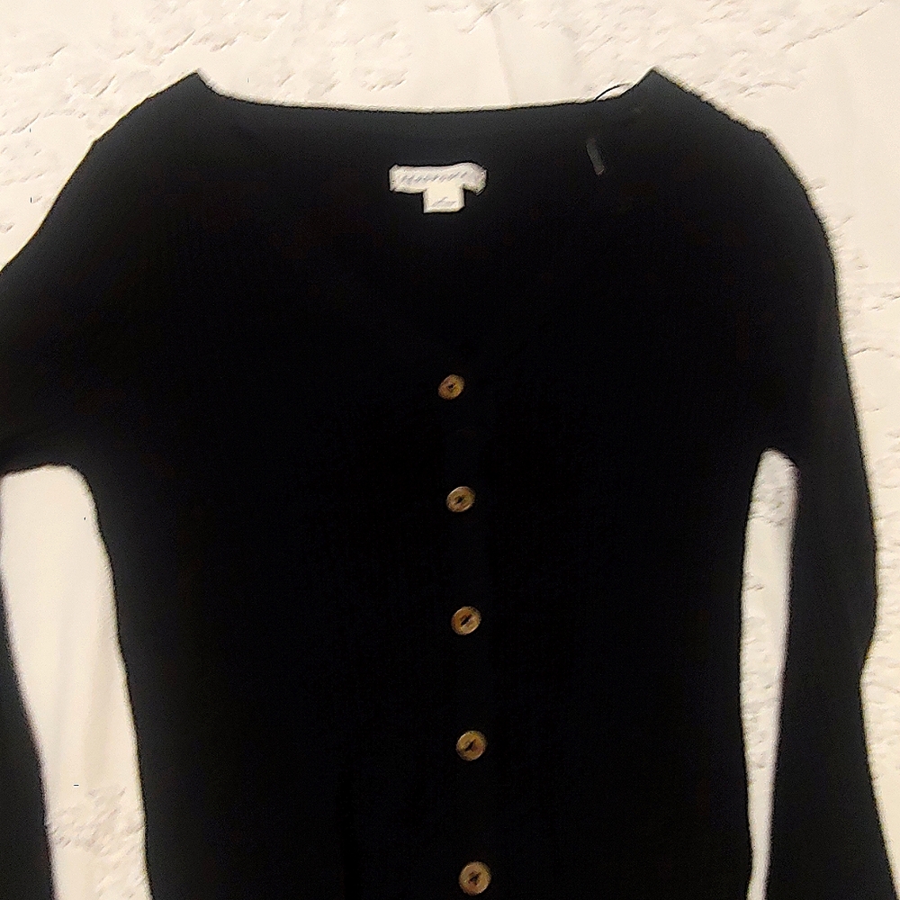 Aéropostale Black Henley Top Size M. Runs Small. Never worn. Brand new.